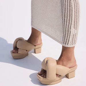 Cult Gaia Deeba Clog 40.5/9.5 box/dust bag barely worn condition. Retail $478